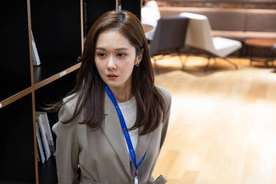 VIP Jang Na-ra - Lee Chung-ah - Kwak Sun-Young - Pyo Ye-jin transforms into a VIP dedicated team Wonder Woman 4.SBS New Moonwha drama VIP (playplayplay Cha Hae-won/director Lee Jung-rim/Produced The Kahaaniworks), which is scheduled to air on October 28, is a secret private office melodrama by VIP team members who manage the top 1% VIP customers in department stores.Above all, Jang Na-ra - Lee Chung-ah - Kwak Sun-Young - Pyo Ye-jin in VIP has predicted a launch as a real office woman character, 180 degrees different from what he has shown so far.Especially, it is attracting interest in what kind of reversal the narrative of each secret will give.In this regard, we will look at the reverse secret charm of VIP team four people such as Jang Na-ra - Lee Chung-ah - Kwak Sun-Young - Pyo Ye-jin, which will make the development of Kahaani more chewy and rich.Jang Na-ra  Na Jeong-seon, Key Master of All Pandora BoxesJang Na-ra is born in a wealthy family, graduated from a prestigious university, and then goes to Na Jung-sun, a VIP team dedicated to Nebula Department Store, where he gets a job without difficulty.Na Jung-sun has been recognized for his outstanding work skills at work, and is married to Park Sung-joon (Lee Sang-yoon), a team leader, and lives as a flat couple.But one day, after receiving an unexpected shocking anonymous text saying, Your husband has a woman on your team, Na Jeong-seon will set Park Sung-joon sharp and cast a shadow of doubt on his VIP team colleagues who worked together.Then Na Jung-sun opens their Secret Pandora Box.Secret Kahaani, who will meet Na Jung-sun, who has been invaded by ordinary days, is attracting attention.Lee Chung-ah  Lee Hyun, love is essential, marriage ChoicesLee Chung-ah plays Lee Hyun, director of VIP dedicated team at Sungwoon Department Store, who thinks VIP dedicated is a vocation.Lee Hyun is an ace with a trend ahead of anyone, but has been on leave for a year due to an unfavorable affair with a boss who has a human rights right in the past.The professional and fashionable side remains unchanged, but there is a difficult airflow somewhere with Na Jung-sun, a good friend and a motive for joining.Lee Hyun is curious about the reason why he is raising the subtle atmosphere at the same time as returning to the VIP team.Kwak Sun-Young  Song Mi-na, face secret Temptation in front of promotion!Kwak Sun-Young is the only working Mom among the VIP dedicated teams, and it appears as a songmina station that passionately strives to do both work and childcare well.Song Mi-na is a person who has a goal of being promoted because she has been missing from promotion every time in her six-year career due to her year-old childcare leave.But rather than helping these goals, they are more immature than their two sons, and because of their pure husbands, they are taken on by childcare and living, and they are caught in fear that they will lose both.At this time, as the secret Temptation reaches out to Song Mina, Song Mina tries to walk the path of Choices and Secret.I am curious about what is going to be the identity of the Working Mom Songmina in crisis.Pyo Ye-jin  KwKwon Yuri, what is the whole story of an extraordinary personnel move?Pyo Ye-jin shows the struggle of youth disassembly as the Kwon Yuri station, which has endured with the survival instinct that was mounted on itself in the life of the soil.KwKwon Yuri is surrounded by secret rumors with the appointment of a VIP team, the first opportunity of his first life, which begins to flow cold air even in the team.Attention is focusing on what story will be hidden in the reversal of KwKwon Yuris unconventional personnel shift from department store contract to core department at the same time as the headwind.pear hyo-ju