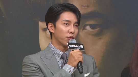 Vagabond Lee Seung-gi said that when he saw Bae Suzys performance, Hollywood Actor came to mind: Who is the main character?On October 22, SBS Full Entertainment Midnight tells about the secret of action of Lee Seung-gi and Bae Suzy, the main character of the drama Vagabond.The drama Vagabond boasts a high quality of completion, with a total production cost of 25 billion won and a reputation of one year.The most notable point of all is the intense action performance, and the drama Vagabond has been released to learn everything in the action.The drama Vagabond shot in Morocco, North Africa.Lee Seung-gi played bare-body action at the place where Actor Matt Damon ran in the movie Bone Ultimatum.Therefore, Vagabond is considered to be one of the most complete works in the background of Morocco Tangier.If you watch the intense action of the drama Vagabond, you wonder how far it is actually played by Actor.According to the production team of Vagabond, about 90% of the action scenes in the drama are said to have been played by Actor Lee Seung-gi, adding to the surprise of viewers.Director Yoo In-sik, who shows his acting acting without buying his body and enthusiastically directs his acting, and Actor Lee Seung-gi, who has the same passion, are the action scenes created.In particular, Lee Seung-gi has wonderfully digested aerial action scenes that jump over a running car in a high building.It was said that Lee Seung-gi had voluntarily filmed it himself, although it was safe to shoot the band, and that he actually filmed it for four hours for the scene, which was broadcast for only four seconds.pear hyo-ju