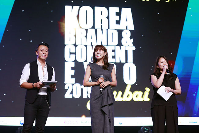 Actor Ha Ji-won warms up Middle EastHa Ji-won attended the 2019 Dubai Korean waveWorlds fair Ambassadors at the World Trade Center in Dubai, the largest city in the United Arab Emirates, on the 17th and 18th.This event is the first Korean waveWorlds fair in the Middle East region, and various activities of Ambassadors including Ha Ji-won are prepared to show Korean culture such as K-Pop and K-Drama in fusion with Koreas industry.In particular, Ha Ji-won attended the K-Beauty seminar and maximized the publicity effect by introducing the merits and competitiveness of K-Beauty products convincingly.In the K-Pop concert that followed, I came to the stage with the group SF9 and Seventeen, and received enthusiastic response from the audience, and made the event more colorful with drama stories such as my masterpieces Empress and Secret Garden.Ha Ji-won said, I was so surprised and grateful that the fans who met at the fan signing ceremony communicated in Korean and remembered the works of the performances. It will be remembered as an unforgettable moment.On the other hand, Ha Ji-won will appear as a warm and passionate chef Moon Cha-young in JTBCs new drama Chocolate on November 29th. He is currently working on the final filming of Chocolate.