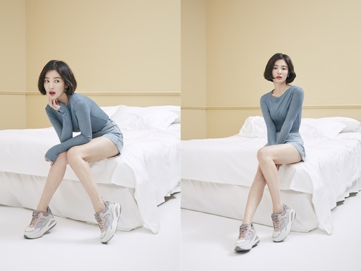 On the 22nd, the womens shoes brand Shucomma Boni announced that it will launch the ankle boots KYO in cooperation with Song Hye-kyo.This project, which coincides with the model Song Hye-kyo, is the first social contribution activity of Shucomma Bonnie, said Shucomma Bonnie, brand manager of the company. We will continue to work on projects that can be returned to society in the future.Clavicle in the open photo - Smiles in a black dress with a chest line.Song Joong-ki, who divorced Song Hye-kyo, is reportedly focusing on filming the movie Win Riho.On August 28, British actor Richard Amity, who is filming a movie with Song Joong-ki, posted a picture of him eating cold noodles.