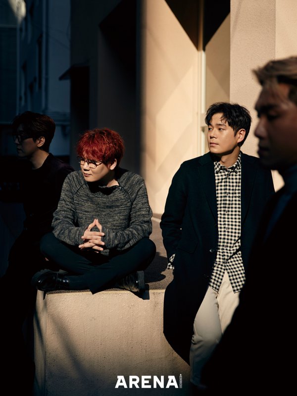 On October 10, Nels picture, which released his eighth full-length album, Colors in Black, was released.It is a concept picture that shows the everyday appearance of the Nel members, and I caught a shaded Nel in the autumn sun in Itaewon alley.In the Interview, Kim Jong-wan said that this album planned a completely dark concept on the theme of black, but it was a positive color with positive energy by working on songs and recording in Thailand.He also expressed his expectation for the 20th anniversary of the formation and the year-end performance.Nels Interviews with the pictures can be found in the November issue of Arena Homme Plus.Photo Arena Homme Plus