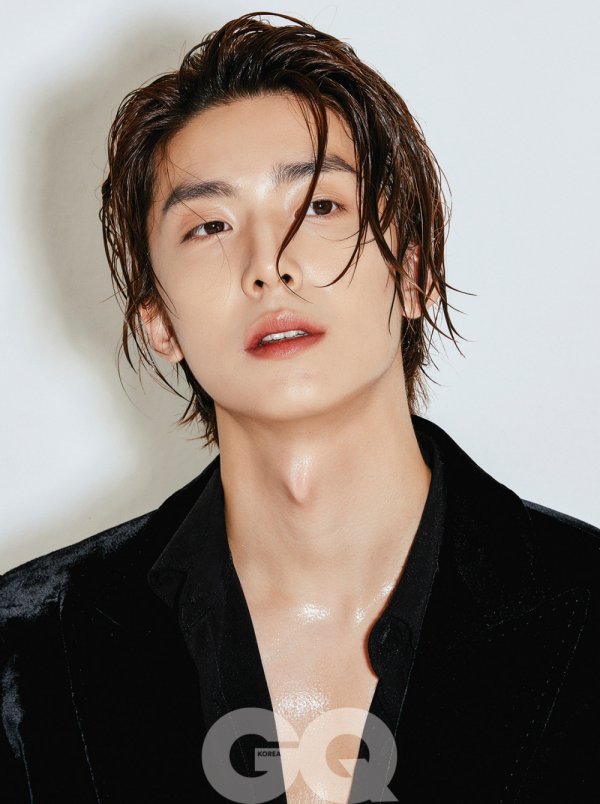 Group SF9 HWI YOUNG caught the eye with a unique mask.HWI YOUNG recently filmed the November issue of fashion magazine Jikyu Korea.HWI YOUNG, which is in front of the camera, digests a chic black suit and shows bold and free pose and expression like a model.The natural and intense charm that is different from the image of the group usually made all the staffs in the field admire.In the interview with the photo shoot, HWI YOUNG revealed a genuine idea of ​​his life.When asked what kind of thing you think is cool, HWI YOUNG responded that the persons music is the person himself.HWI YOUNG said, I want to release a solo album sooner than I say someday, but it is not easy with various thoughts. He expressed his personality with a frank and charming answer that he would like to go to heaven if he could go anywhere alone.HWI YOUNG is the rapper of the idol group SF9.SF9, which he belongs to, is loved by fans at home and abroad with solid and sensual performances for each activity such as Osolemio, I Smacked, and RPM.HWI YOUNGs unique personality and style, and its authentic interview can be found in the November issue of Jikyu Korea and the website of Jikyu Korea.