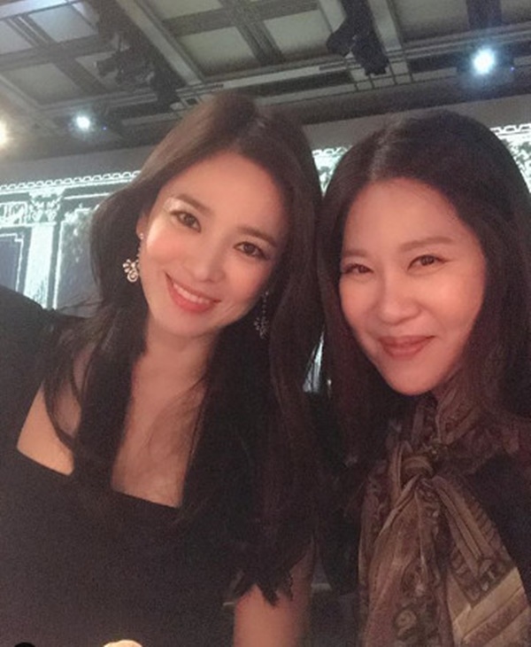 Song Hye Kyo Smokey Makeup Black Dress Dinner Show Shining Beautiful Looks