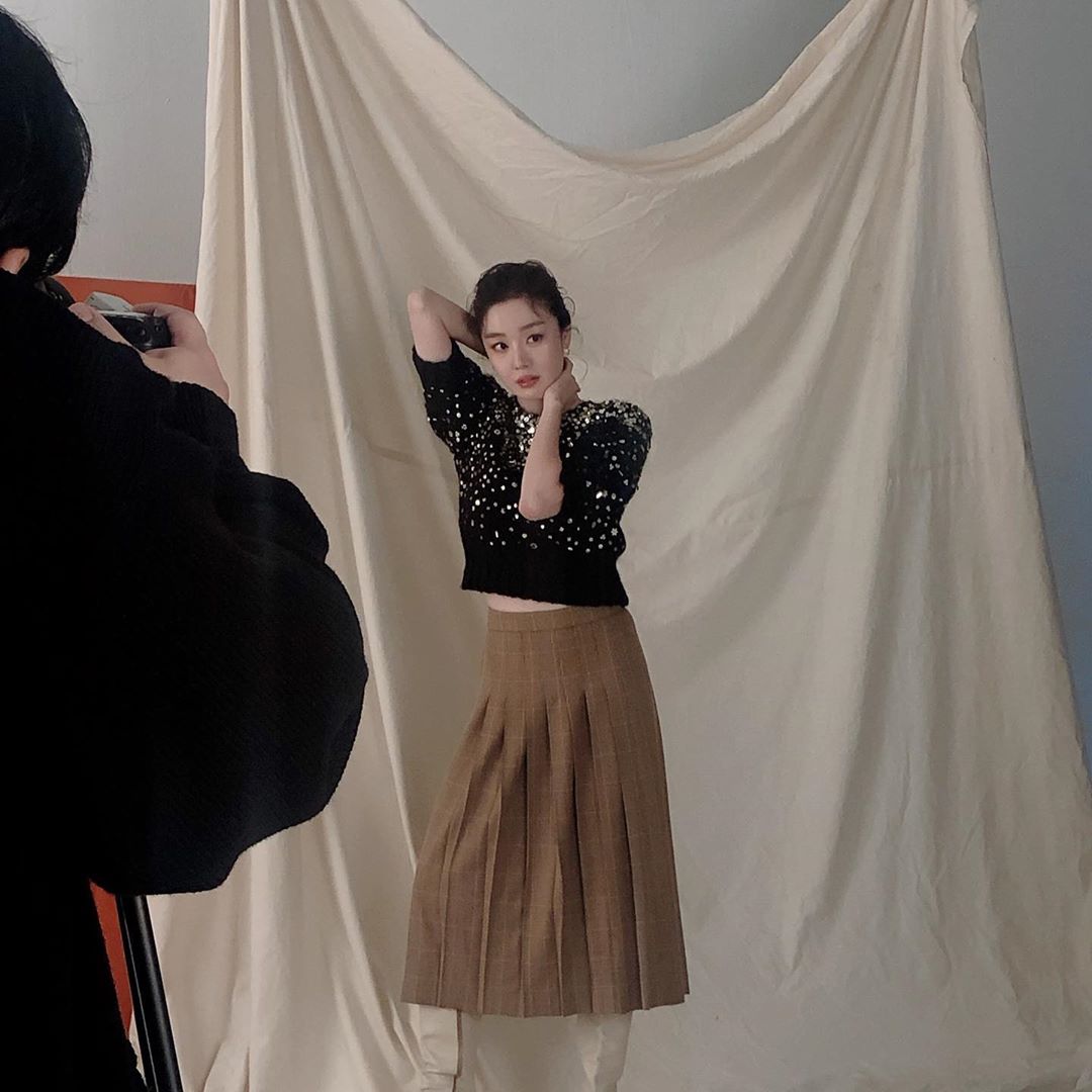 Han Sun-hwa has boasted of his pictorial artisanal appearance.Singer and actor Han Sun-hwa posted a picture on his Instagram on the 21st with an article entitled Goodnight.The photo shows Han Sun-hwa, who is wearing a colorful hairstyle and taking a picture.The distinctive features and white skin that stand out from afar attracted netizens attention.When the city was released, netizens responded in various ways such as what is the atmosphere and beauty, the expression is especially intense, the atmosphere is beautiful and beautiful.Meanwhile, Han Sun-hwa appeared in the closing OCN drama Save me 2.Photo: Han Sun-hwa Instagram