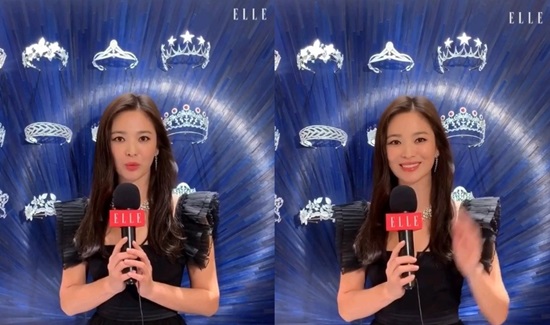 Actor Song Hye-kyo has released his current status through jewelery brand greeting video.On the 22nd, Elle Korea posted a greeting video of Song Hye-kyo on the official Instagram  .Song Hye-kyo, who was released in the video, said, I attended as a brand ambassador. Congratulations on the opening. I hope you are happy. Thank you.The dark smokey makeup that blends with the black dress makes the elegant beauty more prominent.Recently, Song Hye-kyo has announced the opening ceremony of the French jewelery brand, which is working as a model, and the attendance of the gala dinner show.Photo = Elle Korea Instagram  