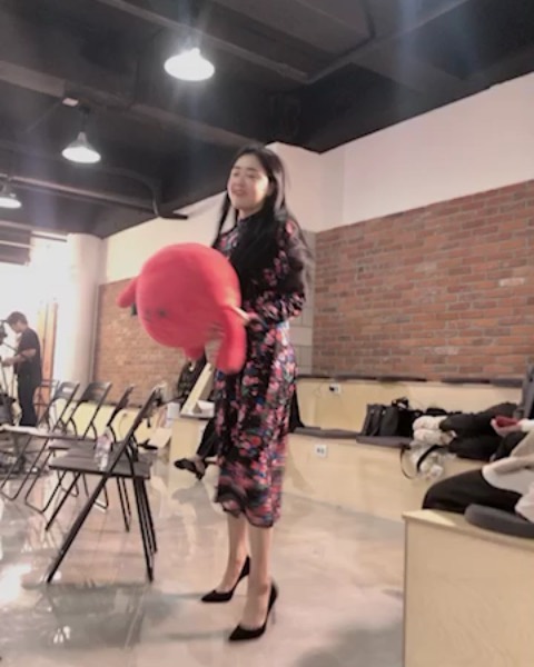 Moon Geun-young reveals bangle-banging in One PieceActor Moon Geun-young released a photo of TVN Catch Phantom production presentation on his SNS on October 23rd.Moon Geun-young in the photo is wearing a flower pattern One Piece and is spinning in a bangle bangle.In the several photos that came up with the phrase I was excited to wear beautiful clothes, the sky sky-high One Piece was hanging, and the netizens made me smile.The netizens praised the cuteness of Moon Geun-young, who forgot his age, such as It is as beautiful as a day of fun and The cuteness of his sister is not going anywhere.Moon Geun-young is now back in the house theater for a long time with TVN monthly drama Catch Phantom.heo seon-cheol