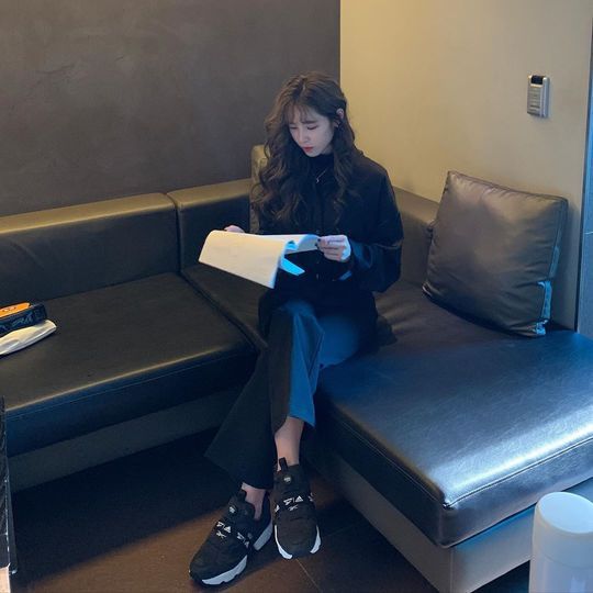 Singer Jun Hyoseong reported on the latest news on the 10th.Jun Hyoseong wrote on his Instagram on October 23, A hot-blooded photographer; an extreme job, Jun Hyoseong stylist, drawn to my heart.I am shooting hard. In the open photo, Jun Hyoseong is concentrating on memorizing the script with an Actress force.Even the sharp eyes are visible to the beautiful Jun Hyoseong visual.Park So-hee