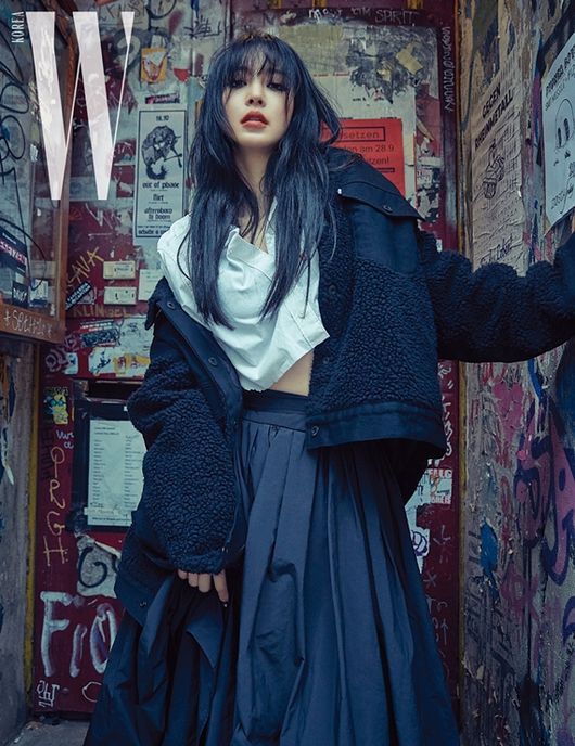 Han Ye Seul, unique hair color..lovely→A is dark charisma <p> Actor Han Ye Seul is a chic charm into Germany to Berlin for the receipt said.</p><p>Fashion magazine W. Korea 23, Han Ye Seul and work together for the public.</p><p>Around the world the heap of their beloved city Germany Berlin in this pictorial from the Han Ye Seul that he showed were lovely and plump, Bouncing image, unlike the dark charm as the gaze leads. A single cut with an intense charisma to the atmosphere, and the ‘role of Han Ye Seul’the reaction produces.</p><p>Han Ye Seul is a variety of costumes and basic items with a unique sound and style in chic winter fashion for and was.</p><p>Meanwhile, Han Ye Seul MBC new concept make-overs talk show ‘a rice salon’ MC cased.</p>