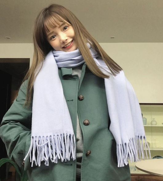 Model Actor Ha Yeon-soo has been telling her recent situation with her constant Doll beauty.Today, Actor Ha Yeon-soo posted a picture through his personal Instagram  gram account.In the open photoHa Yeon-soo takes a cute pose with the article The season of the scarf comes, and the turquoise coat matching with the scarf of the color of the foliage adds more warmth.In particularHa Yeon-soo still caught the attention of fans with his cute twisting appearance.On the other handHa Yeon-soo recently participated in the Baialu weekly pop-up event held at Mokdong branch of Hyundai Department Store in Seoul and reported to fans.Ha Yeon-soo Instagram  gram Capture