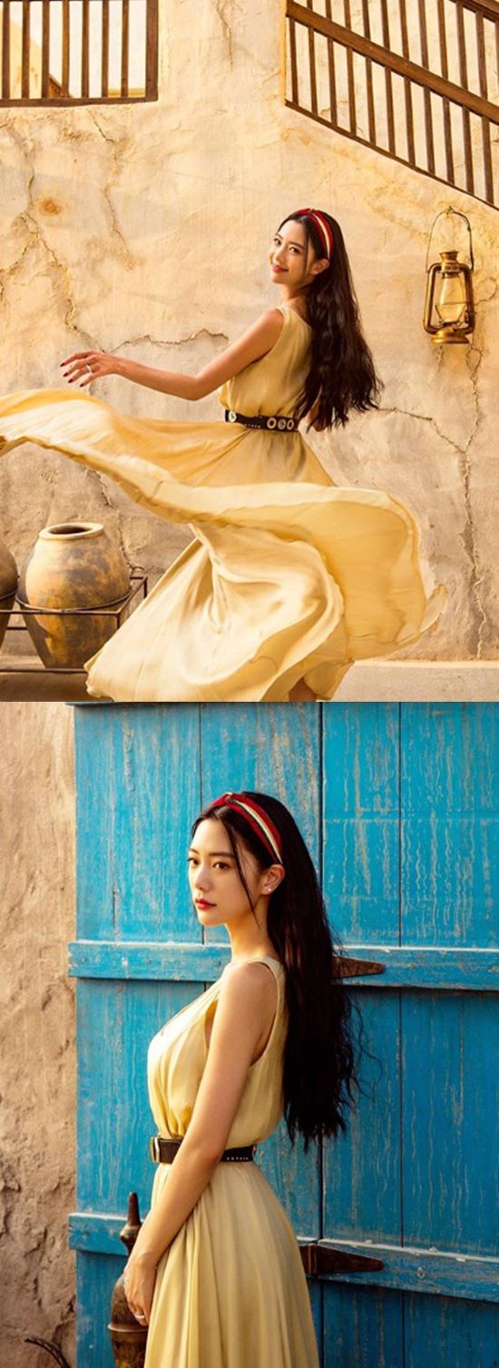 Actor Clara showed off her elegant visuals.Clara posted a photo on her Instagram account on Sunday.In the photo, Clara is wearing a yellow Dress and showing off her Princess-like appearance. Claras sophisticated visuals catch her eye.Clara married businessman Samuel Hwang in January.Photo: Clara Instagram