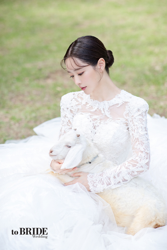 Actor Hong Soo-Ah decorated the cover of the Premium wedding magazine Tubride Wedding and showed a special picture with the animals.Hong Soo-Ah, who is so much animal love that he has been leading the promotion of adoption of organic dogs and has been doing personal service silently in the structure and treatment of adoption of organic dogs, is wearing a dress of an open blue in the blue nature and making a mother smile with a baby goat.In this photo shoot, Hong Soo-Ah said, The animals that can not speak are creatures that feel like people.I hope that it will be a warm society that approaches all the animals around me with warm touch. This picture, which makes the viewer smile with a warm animal love of the organic dog angel Hong Soo-Ah, can be seen through the 10th issue of the special issue of Tubride Wedding.On the other hand, Hong Soo-Ah is concentrating on selecting the next film and is about to release the Chinese movie Is Without Eyes in Korea.