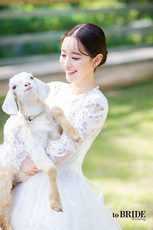 Actor Hong Soo-Ah decorated the cover of the Premium wedding magazine Tubride Wedding and showed a special picture with the animals.Hong Soo-Ah, who is so much animal love that he has been leading the promotion of adoption of organic dogs and has been doing personal service silently in the structure and treatment of adoption of organic dogs, is wearing a dress of an open blue in the blue nature and making a mother smile with a baby goat.In this photo shoot, Hong Soo-Ah said, The animals that can not speak are creatures that feel like people.I hope that it will be a warm society that approaches all the animals around me with warm touch. This picture, which makes the viewer smile with a warm animal love of the organic dog angel Hong Soo-Ah, can be seen through the 10th issue of the special issue of Tubride Wedding.On the other hand, Hong Soo-Ah is concentrating on selecting the next film and is about to release the Chinese movie Is Without Eyes in Korea.