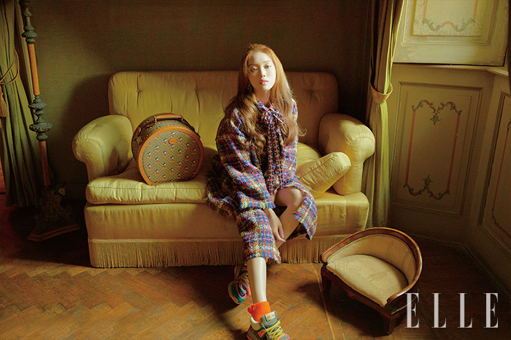 Actor Lee Sung-kyung has presented a variety of lovely autumn fashions in vintage pictorials.Italian luxury brand Gucci released a fashion picture of Lee Sung-kyung with fashion magazine Elle on Monday.Lee Sung-kyung in the public picture perfectly digested various styles with natural and cool pose, delicate eyes and rich sensibility.Lee Sung-kyung showed off a sensual color match with a multicolored Tweed jacket with a lovely color and Ryan head buttons, and a colorful blue lace stocking and orange shoes in a skirt.Here Lee Sung-kyung added a classic point by matching the gold chain details Sylvie 1969 shoulder bag.Lee Sung-kyung in another picture completed a sensual style by matching a check pattern costume with a youthful color and a colorful sneaker Hi-Top Ultra Face.Lee Sung-kyung sat on a vintage sofa and showed off a gorgeous pose and dreamy look.On the other hand, products worn by Lee Sung-kyung in the picture can be found in the Gucci National Store and the official online store.