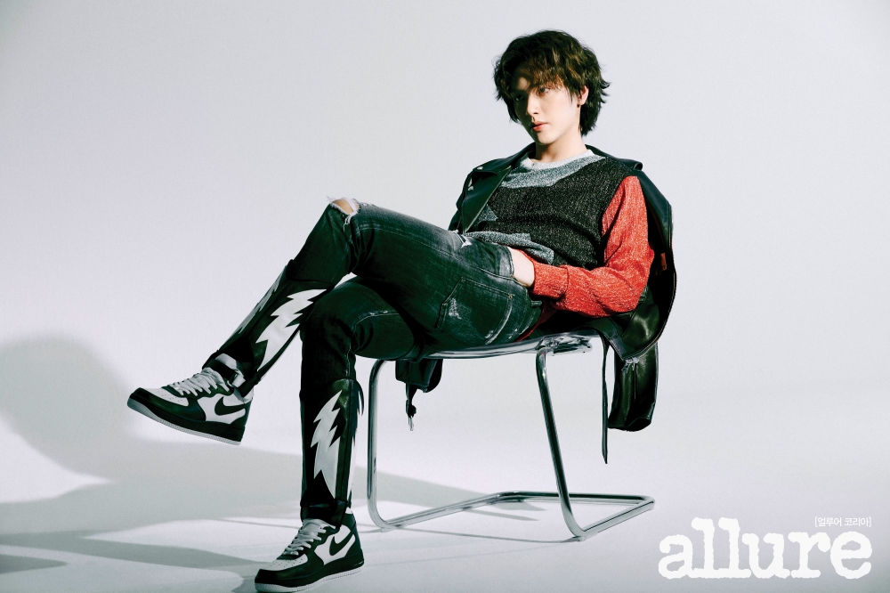 The band N.Flying (Lee Seung-hyeop Chahun Kim Jaehyeon Yoo Hwe-seung) is a early winter pictorial featuring free personality, revealing four-color charm.N.Flying recently filmed the November issue of Allure Korea.In the public picture, N.Flying revealed his free personality by staring at the camera with intense or careless eyes in a style that trended out the Western mood.A few days before the release of the new song Good Night, those who stood in front of the camera were delighted to shoot with a cheerful appearance without any signs of tiredness ahead of the release of the new album.In an interview with the photo shoot, N.Flying shared his thoughts on the musical achievement he had achieved in 2019.Im more interested in it than Im saying its good, N.Flying said. Its not enough yet. Im more greedy.It was a dream that a band called N.Flying would go around the world to perform together, to gather together after the performance and eat delicious food, but this year it was done.I do not want to miss it, I want to be better. Drummer Kim Jaehyeon said, I also think that many people are over-interested.Regardless of the result, I was originally trying to work hard, and I think I have been doing well in my own way.I realize a lot of new things I did not know before these days. He also made various remarks about the recent life that he wanted to love.N.Flying released his sixth mini album Yaho () and is working hotly.The title song Good Night (GOOD BAM) is a trendy Good Night Song with a picture of young people who can not sleep easily in a cool autumn night and regret, and finished a successful comeback stage with a comeback on SBS MTVs The Show and a first-place candidate.kim myeong-mi