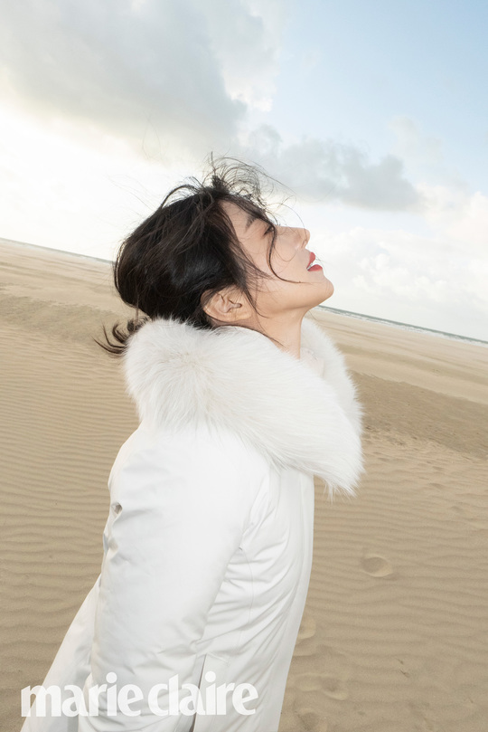 A winter outer pictorial of Actor Seo Ye-ji has been released.Seo Ye-ji recently presented a winter styling with a goose coat in the background of various parts of Dobil, France, in a picture with fashion magazine Marie Claire.In the public picture, Seo Ye-ji creates a sense of point styling with a red belt on a chic look that is black from Dobil Street to jackets, pants, and goose coats, while on the beach, he captures the pure and sophisticated atmosphere of Seo Ye-ji with a gingham check knit and a white nepa goose.bak-beauty