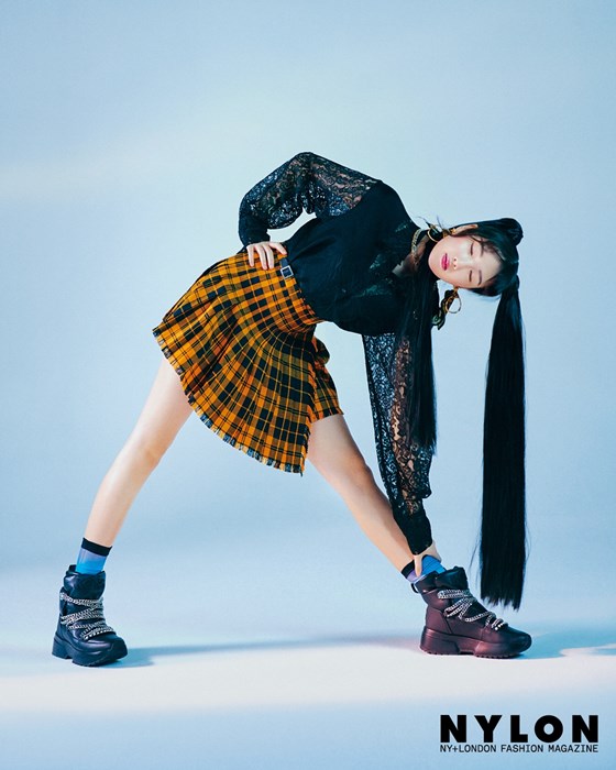Magazine Nylon (NYLO) released a pictorial with 24 Days Yerin, saying: Yerins Moon Crystal Power!The cute and SinB theme of the picture can feel the charm of Yerin.Also, this picture is Album of Life that Yerin chose himself. He is the back door of shooting with excitement throughout the shooting.The picture that can feel the new charm of Yerin is released through the November issue of nylon.