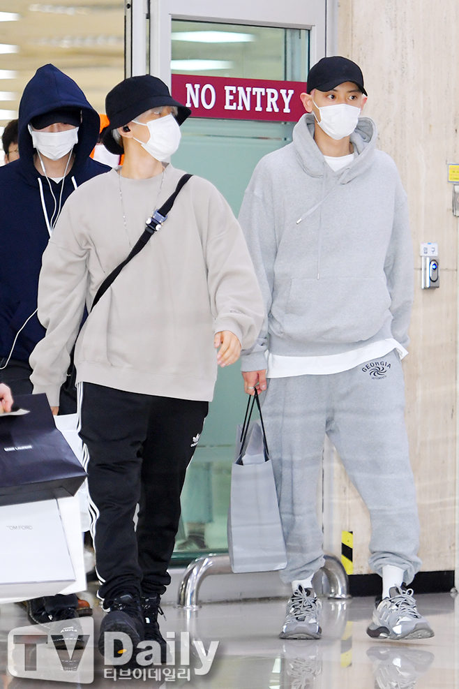 Group EXO Baekhyun and Chanyeol are arriving at Gimpo International Airport on the afternoon of the 24th after finishing their overseas schedule.EXO entry