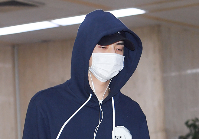 Group EXO (Suho Chanyeol Kai Baekhyun Sehun Chen) finished its overseas schedule and Entrance was held at Gimpo International Airport on the afternoon of the 24th.EXO Entrance