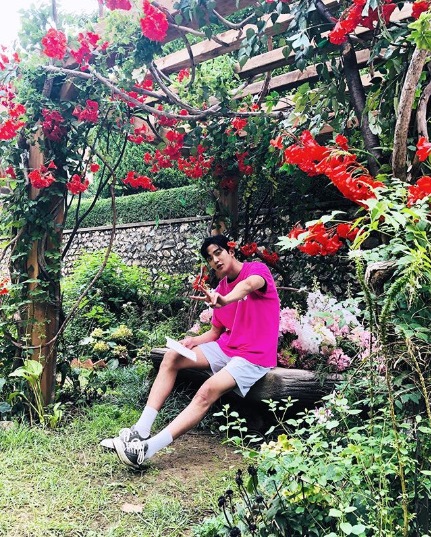 SF9 RO WOON encouraged the shooter.RO WOON said to his instagram on the 24th, Tonight at 8:55! How did you find Haru Should catch the premiere?And posted a picture.RO WOON in the public photo sits alone in a pink T-shirt, which captures the eye as it shows off its warm visuals among the flowers that are full of surroundings.On the other hand, RO WOON is appearing in MBC drama How to Found Haru.Photo: RO WOON SNS