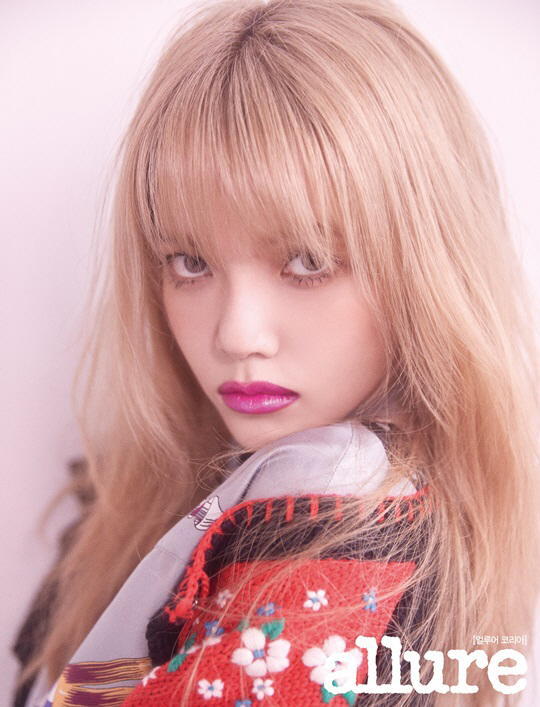 A picture of AOA Jimin, who is playing a big role in Queengraves, was released.Jimin showed a variety of Tree Sisters through a picture in the November issue of Allure Korea. Tree Sisters is a nickname created through Queengraves.In this picture, Jimin caught his eye with charismatic eyes and chic atmosphere.Jimin is the back door that he has enjoyed filming the picture even in the schedule ahead of Mnet Queen Graves and AOA comeback which are gathering topics every day.In a subsequent interview, Jimin said, When I first started Queengraves, Comment that AOA stage is not expected became a stimulus.I think I have got a lot of confidence through Queengraves now. Jimin also said, I hope the number of stage video views is higher than the winner.On the other hand, the November issue of Allure Korea, which includes Jimins picture and interview, can be found at national and online bookstores.