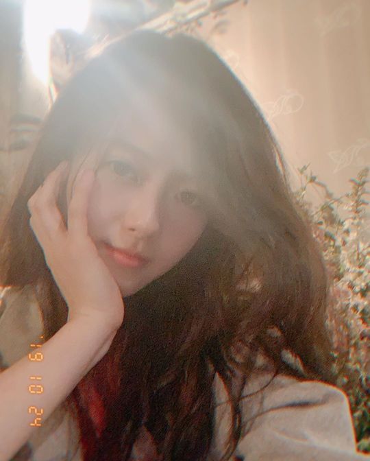 Go Ah-ra showed off her Sight-reading Beautiful looksActor Go Ah-ra posted two selfies on his instagram on October 25 with the phrase good night.In the photo, Go Ah-ra stares at the camera with his chin on, with his tangled hair also showing off white skin and distinct features.han jung-won