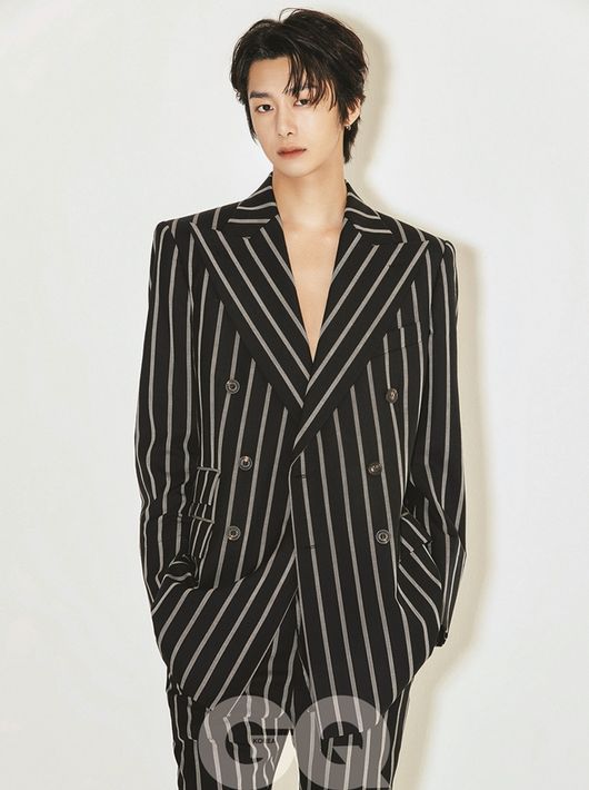 Monstarrrrr X Hyungwon shows off fantastic suit fitFashion magazine Jikyu Korea released a picture of Monstarrrrr X Hyungwons chic and elegant charm through the November issue.In the public picture, Hyeongwon captures his gaze with colorful visuals and sophisticated suit fashion.Hyeongwon, who produced a urban image with a clean stripe suit, completely digests colorful poses with intense eyes.Especially, the excellent appearance and slim yet solid Fijical highlighted the more sexy atmosphere and completed the perfect suit fit.In addition, Hyungwon, who has a different feeling with a brown color long coat, boasts a superior ratio and gives the admiration of those who stare at the camera with a charismatic expression.As such, Hyeongwons Fijical, Visual, and Suit fashion all blended perfectly and made the picture more brilliant.Hyeongwons more colorful pictures and interviews can be found in the November issue of Jikyu Korea and on the homepage.Hyungwon, who has shown his visuals as an attractive pictorial, is a member of Monstarrrrr X. Monstarrrrr X has recently successfully completed a world tour of 23 performances in 20 cities around the world and has participated in various overseas festivals.The new mini album FOLLOW: FIND YOU (Fallow: Find You) and the title song FOLLOW are raising the expectation of music fans with various contents ahead of their comeback.In addition, Hyungwon released various EDM music under the name of DJ H.ONE, participated in numerous festivals and led to a high response as a DJ.He has appeared in Ultra Korea, the largest EDM festival in Korea for two consecutive years, and has shown his unique musical capabilities as a DJ by showing singles BAM! BAM! BAM!, ONE and MY NAME.On the other hand, Monstarrrrr X will return to the music industry with his new mini album FOLLOW: FIND YOU and title song FOLLOW on the 28th.zigukorea