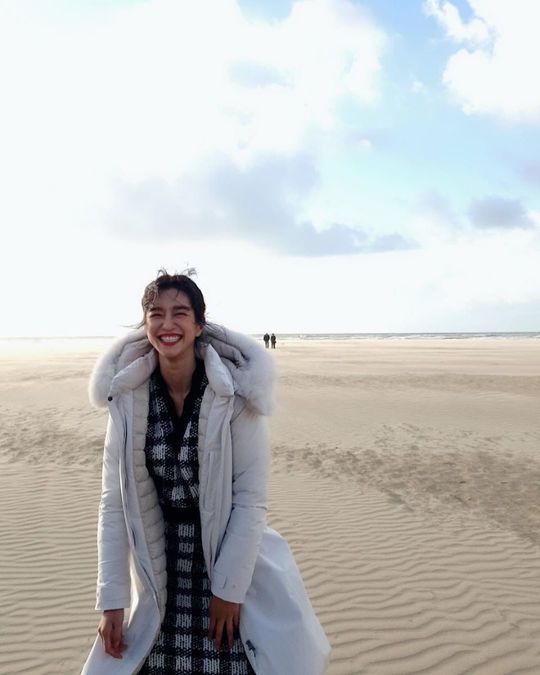 Actor Seo Ye-ji showed off a refreshing SmileSeo Ye-ji posted a picture on his instagram on October 27 with an article entitled Yes, Im here.Inside the picture was a picture of Seo Ye-ji in white padding, who smiles brightly at the camera.The fresh eyes of Seo Ye-ji and the size of the small face that seems to disappear catch the eye.The fans who responded to the photos responded such as It is so beautiful, The eyes are really attractive, The face that I have to love.delay stock