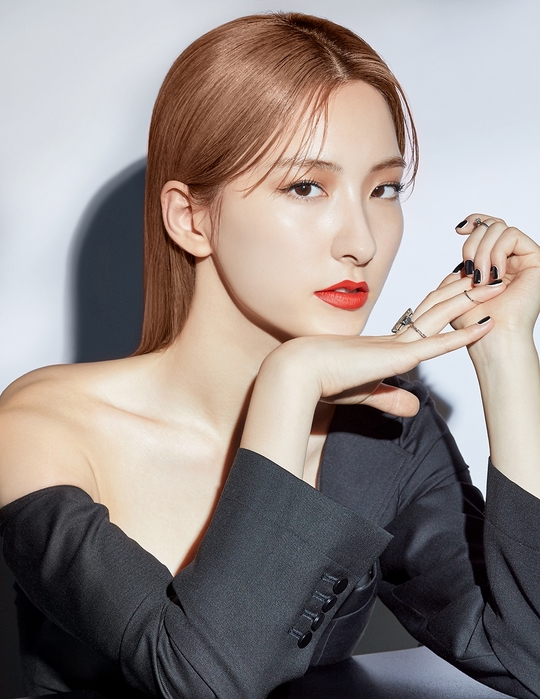 Urban+fascinating atmosphere Cosmic Girls Eunseo, the visual pictorial <p>Within a group, Cosmic Girls Eunseo with the Chanel photoshoot B cut-price-unveiled.</p><p>Fashion magazine Cosmopolitanis a recent Cosmic Girls Eunseos photoshoot B-cut photos as eye-catching was.</p><p>That picture is brand Chanels beauty pictorial, Eunseo is a variety of styles all perfectly digested, the usual Cosmic Girls on stage were not able to see the visuals to the fullest and see these people again.</p><p>Especially the classy black mini dress and enchanting atmosphere to wind out, while the intense color of the red suit with a exclusive aura to show. Or funky hair style with leather jacket fashion is the charismatic aspect, the magnificence of nature.</p><p>Along with this Eunseo is a charming red lips makeup, with the city in a chic feel to a distinctive stylish atmosphere, more is.</p><p>Unique visual of the lake, but attracts Eunseo is a Cosmic Girls as a member of, Cosmic Girls by 2016 All Notesto debut dreaming mind, ask, La La Love and steadily released and the last 6 monthly line special album For The Summerof Boogie Upwith various charts that the uptake and Music Broadcast 4 golds today for more within the group established itself as on success.</p><p>Also Eunseo is your 4 fixed MC active to start with real 300, Sky hammer chain variety in the program has been active, the recent broadcast of 2019 Thanksgiving distinctive idol star Championshipsin the seed oil from archery until the preeminent motor nerve with the acessuch as glance on 2019 in thenew gameof the new crew joining in with such system Daystarin hot is getting attention.</p><p>Meanwhile Cosmic Girls by 11 December, a new mini-album As You Wish(please keep to time)has a comeback ahead of the album last-minute preparations in the open and are</p>
