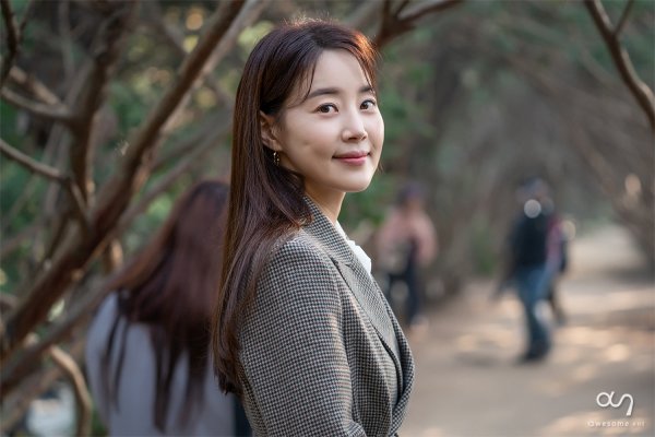 Actor Han Ji-hye showed his ability to digest all-round characters through MBC WeekendDrama Golden Gardens.Han Ji-hye, who played the role of Eun Dong-ju in MBC Weekend special project Golden Gardens, released the last shooting scene behind the scenes and asked for the regret of End.In the photo, Han Ji-hye is wearing a white dress with a slender shoulder line and shows off her goddess figure.It captures the eyes with a calm and elegant atmosphere, and makes people laugh with their eyes and soft smiles.In addition, he made a cute finger heart toward Camera and thanked the viewers who loved Drama until the end.In the last episode of Golden Gardens on the 26th, Dongju completely regained his name and life and decorated the happy ending.After overcoming the obstacles of Nansuk (Jung Young-joo) and Sabina (Oh Ji-eun) and finishing the family register, including the legacy left by her father, she returned to her place in 28 years.After the engagement ceremony with his beloved lover, Lee Sang-woo, the two people who celebrated the third anniversary of marriage, still enjoyed the life of a smiley marriage.