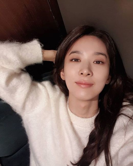Actor Lee Chung-ah has unveiled a pure charm selfie ahead of Come back.Lee Chung-ah posted a picture on his Instagram on the 27th with an article entitled Time for our seasons to bloom. # I love you.Lee Chung-ah, in the picture, looked up at the camera with a smile on his face. He dressed in a pure white knit, and he focused attention on netizens with the appearance of a pure beauty.Lee Chung-ah will back Come on SBS VIP which will be broadcasted on the 28th.
