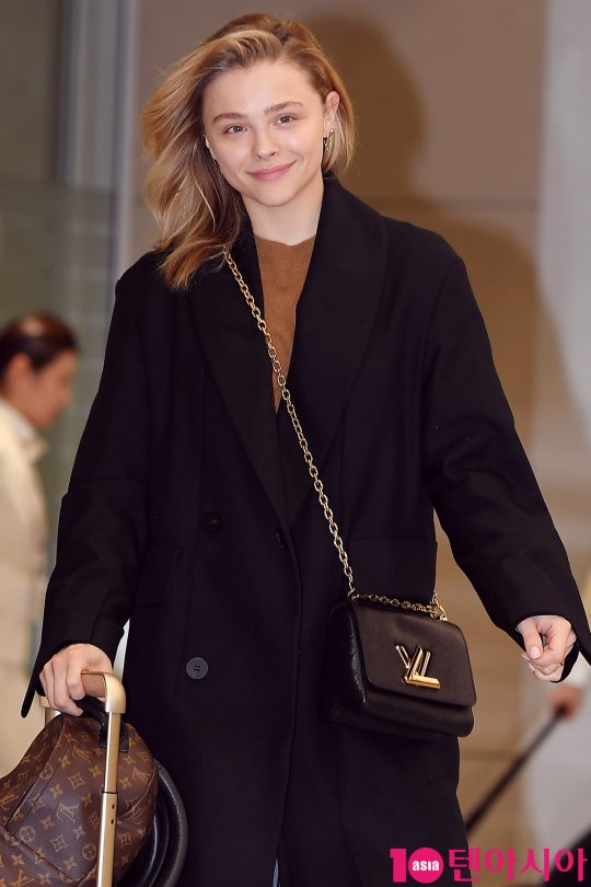 Actor Chloe Moretz arrived at Incheon International Airport on the afternoon of the 28th to attend the Louis Vuitton 2020 Cruise Spin Off Fashion Show event.