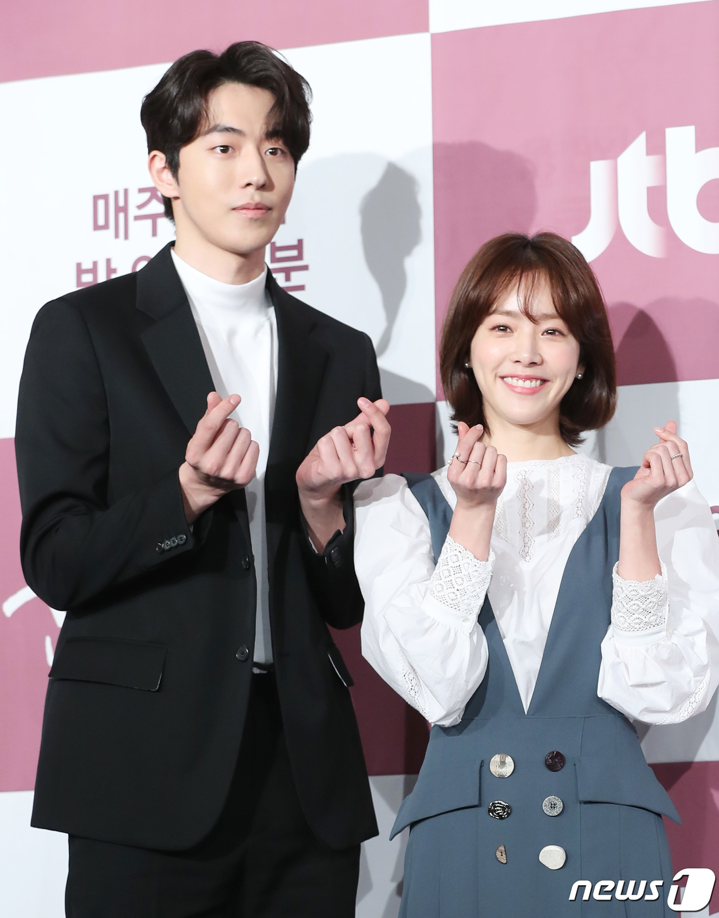 Seoul=) = Actor Han Ji-min Nam Joo-hyuk expressed his feelings that he had co-worked for three consecutive times.The 40th Blue Dragon Film Award Pre-Event Handprinting Event was held at CGV Seoul Yeouido at 2 pm on the 28th.Last year, best actress Winner Han Ji-min (movie Mitsubac), best supporting actress Winner Kim Hyang-gi (movie With God), best actress Winner Nam Joo-hyuk (movie Anshisung), and best actress Winner Kim Da-mi (movie Witch) attended.Han Ji-min and Nam Joo-hyuk will appear in the drama Bush the Eyes followed by Drama HERE and the movie Leonardo Jardim.Han Ji-min said, When I appeared as a partner and a friend in Bushing the Snow, I was sorry that I was not a partner.Drama Kahaani Award Hyeja and Junha Kahaani were always heartbreaking when they thought of Junha.I had energy exchanged in the field and a colleague Actor who gave a positive co-work, but it is good to be able to save the time to get awkward or familiar at the beginning. I have co-worked with Noh Hee-kyungs works, and there are a lot of other actors as well as us.Personally, it is a story of NGO group that has always been interested, and there is expectation for Mr. Nam Joo-hyuks new appearance to be matched to the same member.My character is also looking forward to having a part to challenge, too, and Ive come together with three works, and Im getting good energy, he added.Nam Joo-hyuk also said: Its an honor for me and its so good.I have a blind eye, Leonardo Jardim, and HERE, and it seems to be a happy moment just to be able to work with good seniors. The 40th Blue Dragon Film Awards will be held on November 21st in Paradise City, Incheon.