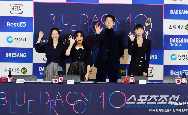 Han Ji-min, who won the 39th Blue Dragon Film Award for Best Actress, and actress Kim Hyang-ki, new actor Nam Joo-hyuk, and new actress Kim Da-mi will leave a historical record as a winner.Meanwhile, the 40th Blue Dragon Film Awards will be held on November 21 at Paradise City in Yeongjong-do, Incheon and will be broadcast live on SBS.