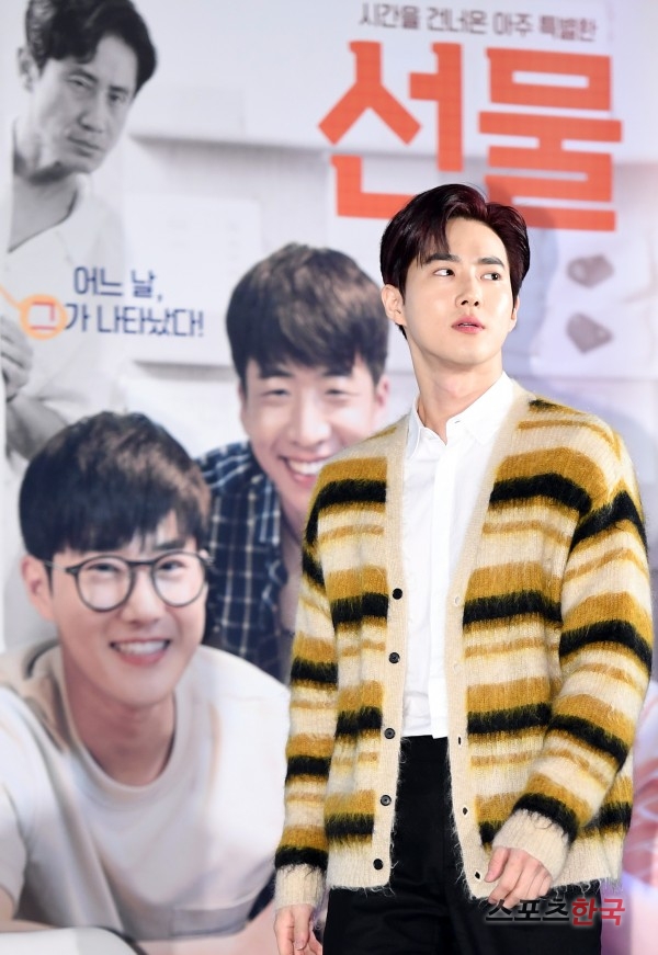 Director Huh Jin-ho, Shin Ha-kyun, Suho, Kim Seul-gi and Yoo Soo-bin attended the production presentation.Gift starring Actor Shin Ha-kyun, Suho, Kim Seul-gi, and Yoo Soo-bin will be a pleasant story of youths who are full of time slip and lack balance.