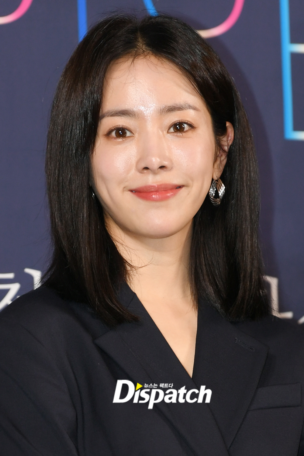 The 40th Blue Dragon Film Award Hand printing was held at CGV IFC Mall in Yeouido, Yeongdeungpo-gu, Seoul on the afternoon of the 28th.Han Ji-min caught the eye with a beautiful Smile.Meanwhile, Han Ji-min, Kim Hyang-gi, Nam Ju-hyuk and Kim Dae-mi attended the Hand printing. The 40th Blue Dragon Film Awards will be held in Paradise City, Yeongjong-do, Incheon on the 21st of next month.her blue dragonbeautiful beauty