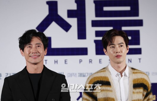 Its sincere, weve worked happily together - next time I want to meet you in a feature film, he added.Also on Shin Ha-kyun, Suho said: I love Shin Ha-kyun seniors a lot; I wanted to be together.Gift is a delightful youthful comedy film about the story of a suspicious man from the past appearing in front of the young people who gathered to realize a sparkling idea.Director Huh Jin-ho, a melodrama who directed Deok Hye-jung, Happiness, Spring Day Goes and August Christmas, delightfully filled the story of youths who were overflowing with time slips and lacking balances.Shin Ha-kyun, Suho (EXO Suho), Kim Seul-gi and Yoo Soo-bin will appear.It is a short film planned by Samsung Lions Electronics and produced by Cheil Worldwide - Hofilm, a film company. It introduces the start-up support program of Samsung Lions and is designed to promote the CRS (corporate social responsibility) emphasized by Samsung Lions.Gift will be released today (28th) on various platforms including YouTube, portals, online, IPTV and digital cable broadcasts.
