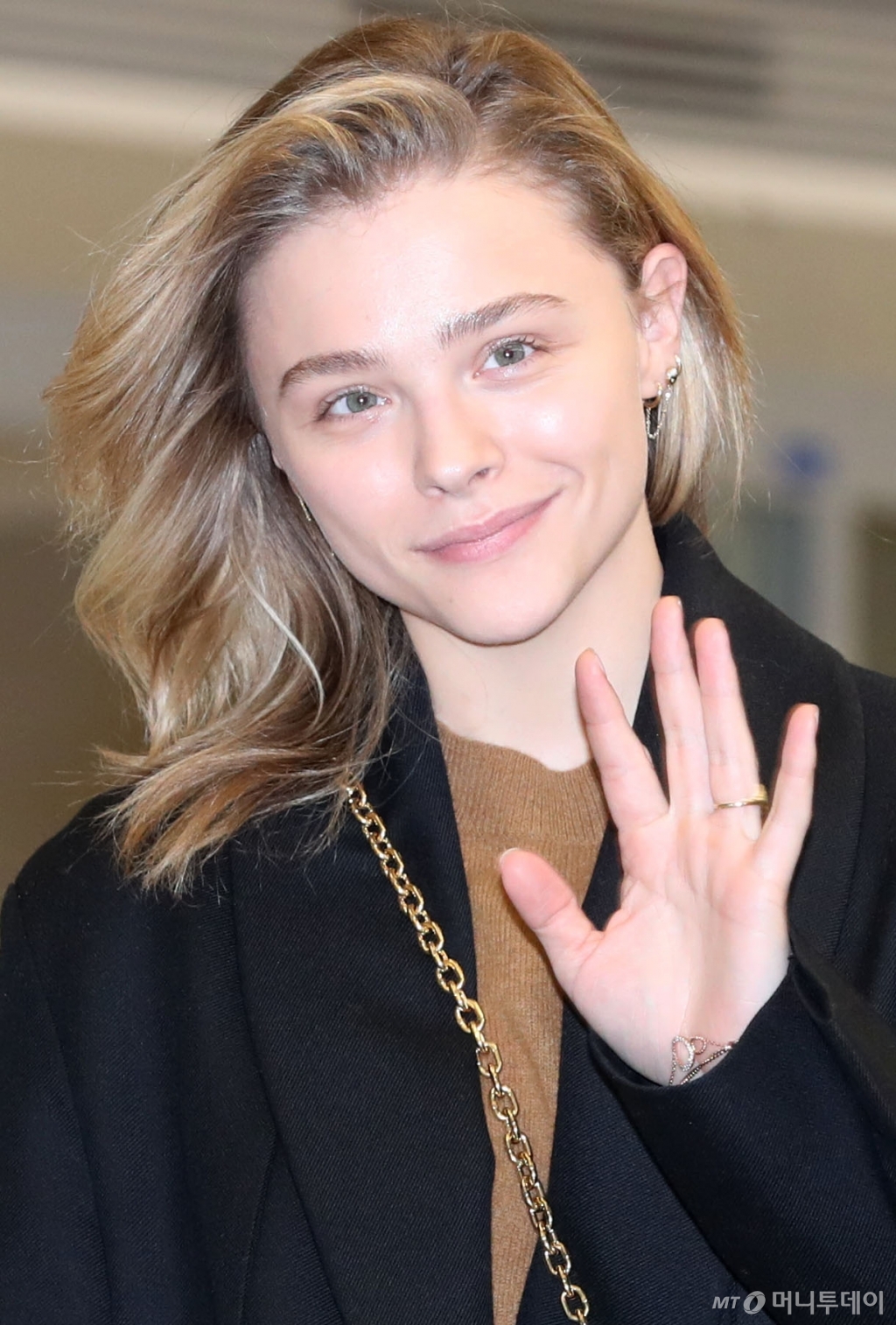 Hollywood Actor Chloe Moretz attended a fashion brand event and visited Incheon International Airport on the afternoon of the 28th.
