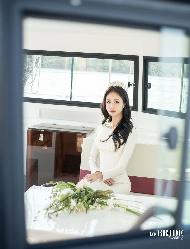 According to the wedding magazine Tubride Wedding on the 28th, Kim Miyeon will marry a businessman who is older in December this year. The ceremony will be held in a private format with family members but participating.Kim Miyeon, who is about to get married, filmed a solo wedding photo with the premium wedding magazine ToBride Wedding (toBRIDE Wedding).Under the concept of perfect elegance, it was held on a yacht on the Han River, and Kim Miyeon wore a dress by designer Kim Mi-sook.Kim Miyeon, who graduated from Seoul National University of Arts, made her debut as a comedian in MBC 13th public bond in 2002 and won the MBC Broadcasting Entertainment Award for the New Artist in the following year and the MBC Broadcasting Entertainment Comedy Sitcom Award in 2004.In the meantime, he has appeared in various broadcasting programs such as Hadangsa, Chef and Food Magazine, Leisure Master, Yellow Revenge Second, Five Sensitive World is Delicious.Kim Miyeons exclusive wedding picture can be found in the November issue of Tubride Wedding.