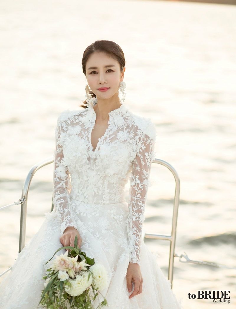 According to the wedding magazine Tubride Wedding on the 28th, Kim Miyeon will marry a businessman who is older in December this year. The ceremony will be held in a private format with family members but participating.Kim Miyeon, who is about to get married, filmed a solo wedding photo with the premium wedding magazine ToBride Wedding (toBRIDE Wedding).Under the concept of perfect elegance, it was held on a yacht on the Han River, and Kim Miyeon wore a dress by designer Kim Mi-sook.Kim Miyeon, who graduated from Seoul National University of Arts, made her debut as a comedian in MBC 13th public bond in 2002 and won the MBC Broadcasting Entertainment Award for the New Artist in the following year and the MBC Broadcasting Entertainment Comedy Sitcom Award in 2004.In the meantime, he has appeared in various broadcasting programs such as Hadangsa, Chef and Food Magazine, Leisure Master, Yellow Revenge Second, Five Sensitive World is Delicious.Kim Miyeons exclusive wedding picture can be found in the November issue of Tubride Wedding.