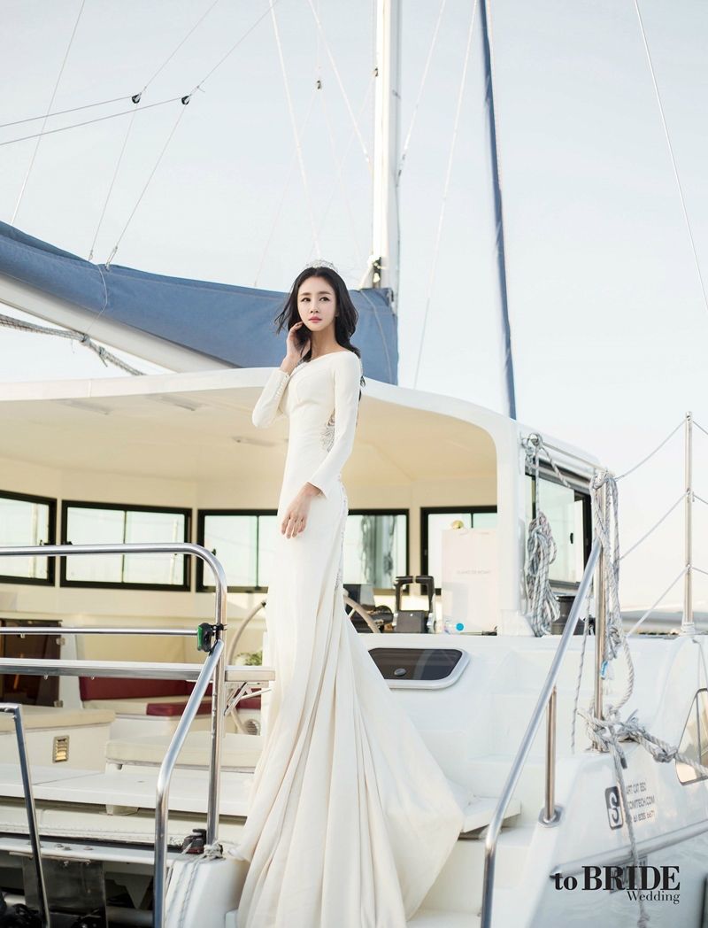 According to the wedding magazine Tubride Wedding on the 28th, Kim Miyeon will marry a businessman who is older in December this year. The ceremony will be held in a private format with family members but participating.Kim Miyeon, who is about to get married, filmed a solo wedding photo with the premium wedding magazine ToBride Wedding (toBRIDE Wedding).Under the concept of perfect elegance, it was held on a yacht on the Han River, and Kim Miyeon wore a dress by designer Kim Mi-sook.Kim Miyeon, who graduated from Seoul National University of Arts, made her debut as a comedian in MBC 13th public bond in 2002 and won the MBC Broadcasting Entertainment Award for the New Artist in the following year and the MBC Broadcasting Entertainment Comedy Sitcom Award in 2004.In the meantime, he has appeared in various broadcasting programs such as Hadangsa, Chef and Food Magazine, Leisure Master, Yellow Revenge Second, Five Sensitive World is Delicious.Kim Miyeons exclusive wedding picture can be found in the November issue of Tubride Wedding.