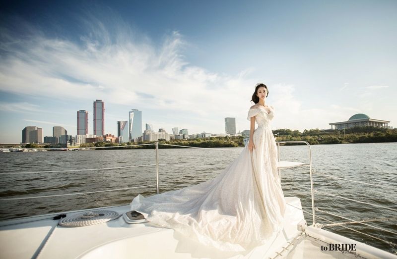 According to the wedding magazine Tubride Wedding on the 28th, Kim Miyeon will marry a businessman who is older in December this year. The ceremony will be held in a private format with family members but participating.Kim Miyeon, who is about to get married, filmed a solo wedding photo with the premium wedding magazine ToBride Wedding (toBRIDE Wedding).Under the concept of perfect elegance, it was held on a yacht on the Han River, and Kim Miyeon wore a dress by designer Kim Mi-sook.Kim Miyeon, who graduated from Seoul National University of Arts, made her debut as a comedian in MBC 13th public bond in 2002 and won the MBC Broadcasting Entertainment Award for the New Artist in the following year and the MBC Broadcasting Entertainment Comedy Sitcom Award in 2004.In the meantime, he has appeared in various broadcasting programs such as Hadangsa, Chef and Food Magazine, Leisure Master, Yellow Revenge Second, Five Sensitive World is Delicious.Kim Miyeons exclusive wedding picture can be found in the November issue of Tubride Wedding.