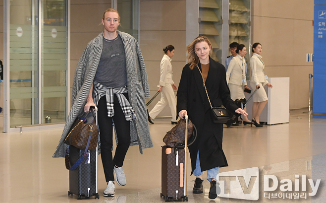 Hollywood actor Chloe Moretz is arriving at Incheon International Airport on the afternoon of the 28th.Chloe Moretz in Korea