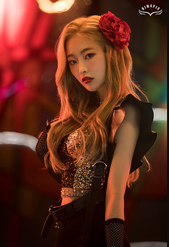 A new five-member girl group, HINAPIA (Hope one of the mafia), has unveiled the concept Teaser Image of member Jung Eun-woo.HINAPIA unveiled its concept Teaser of member Jung Eun-woo through the official SNS at noon on the 28th.Jung Eun-woo captivated fans with alluring eyes as she looked straight in a costume matching rose corsage hairpins and spangles with points.Jung Eun-woo showed intense eyes and attractive visuals, further raising fans expectations.Jung Eun-woo, a member of the group, was a member of the girl group Pristin and was the main vocalist in the team.Jung Eun-woo, who has already been recognized for his skills in Superstar K4 and Produce 101 before debut, is a talented member with excellent singing ability and emotion, and is expecting fans ahead of HINAPIAs official debut.Meanwhile, HINAPIA (Hope one of the mafia) is composed of Kim Min-kyung, Jung Eun-woo, Yevin, Kang Kyung-won, who was loved by Pristin and belonged to the five-member girl group, which belongs to the youngest sea ahead of the first debut.On November 3, the album NEW START will be released at 6 pm.