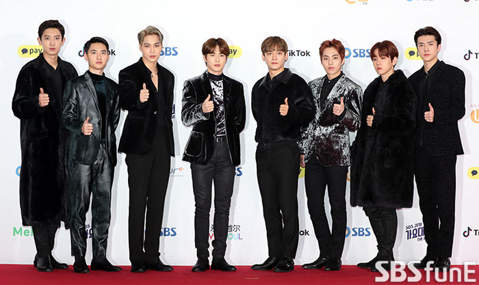 K-pop top group EXO (EXO) will return at the end of next month.As a result of the 29th coverage, EXO will release the 6th album of the end of November and comeback.It is the release of a new full-length album for about a year after the regular 5th album DONT MESS UP MY TEMPO released at the beginning of November last year.However, Siu Min and Dio, who are fulfilling their duties of defense, are unfortunately unable to participate in this album activity.EXO members are a message from many music industry officials that they have been preparing for a comeback during the busy schedule to and from home and abroad.EXO has been meeting fans around the world with its world tour concert EXO Planet #5 - Exploration (EXO PLANET #5 - EXploration) since July.Member Chen once again showed his strength as a solo musician with his second mini album To You Love this month.In particular, members Baekhyun and Kai joined SM Entertainments combined team SuperM, completing a successful global redebut earlier this month.SuperM achieved significant results, including the first album on the US Billboard main chart Billboard 200.From the coming November, in major North American citiesLove Live! is named We Are The Future Live!It plans to hold a performance and communicate with local fans.As such, EXO members are expected to project their deepening inner work and musical maturity, which have gained in various activities on the global stage, to the new album.