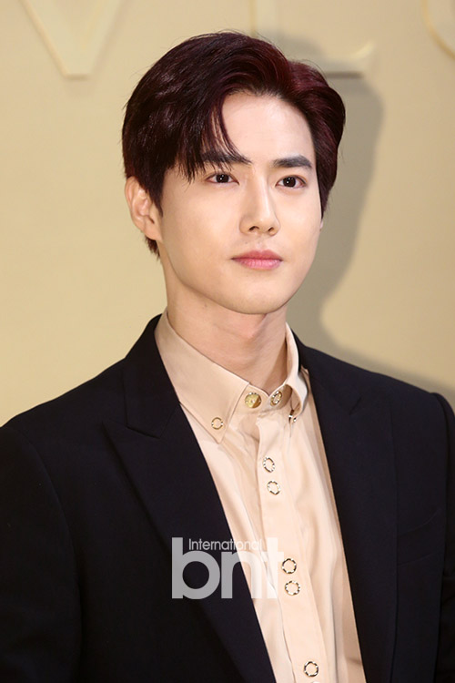 Group EXO Suho poses at the photo wall event commemorating the launch of the Bulgari Serpenti Sedutori at the Seoul Wave in Jamwon-dong, Seoul, on the afternoon of the 29th.news report