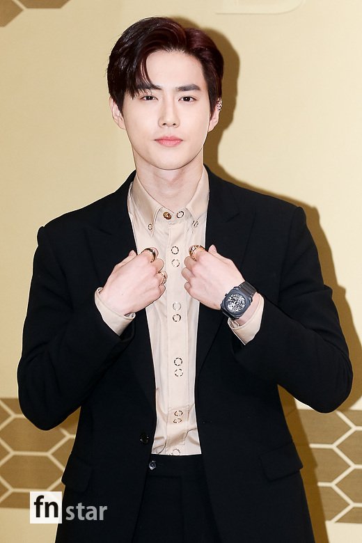EXO Suho has a photo time to attend the launch of an Italian brand clock in Seoul Wave in Seoul Seocho District on the afternoon of the 29th.