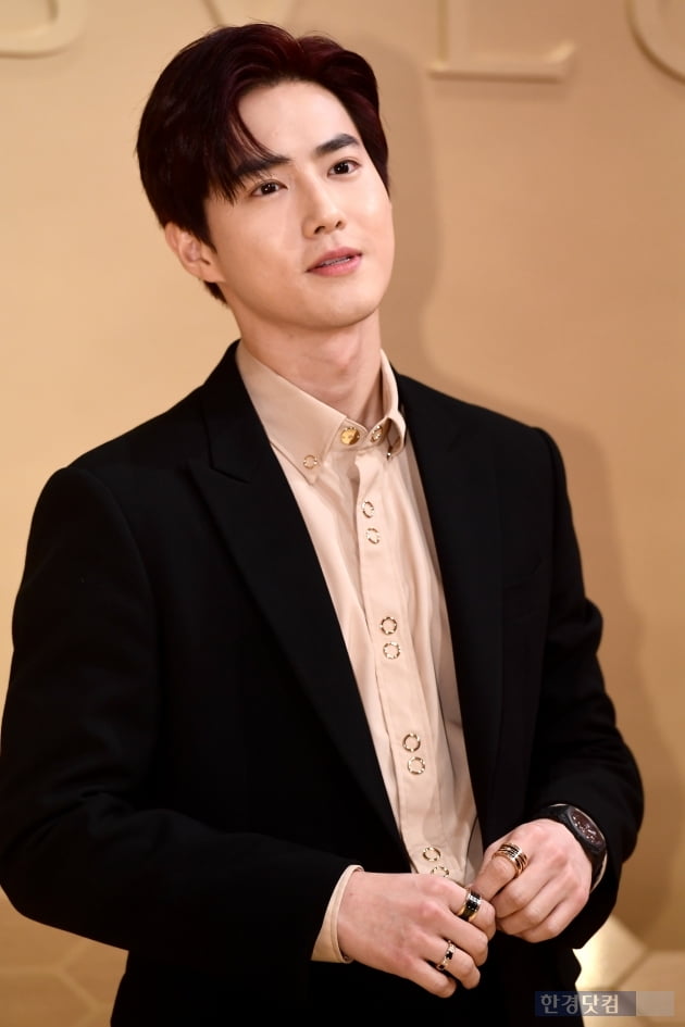 Group EXO Suho attends the launch ceremony of the new iconic watch Serpenti Sedutori in the Italian luxury brand Bulgari at the Seoul Jamwon Seoul wave on the afternoon of the 29th.