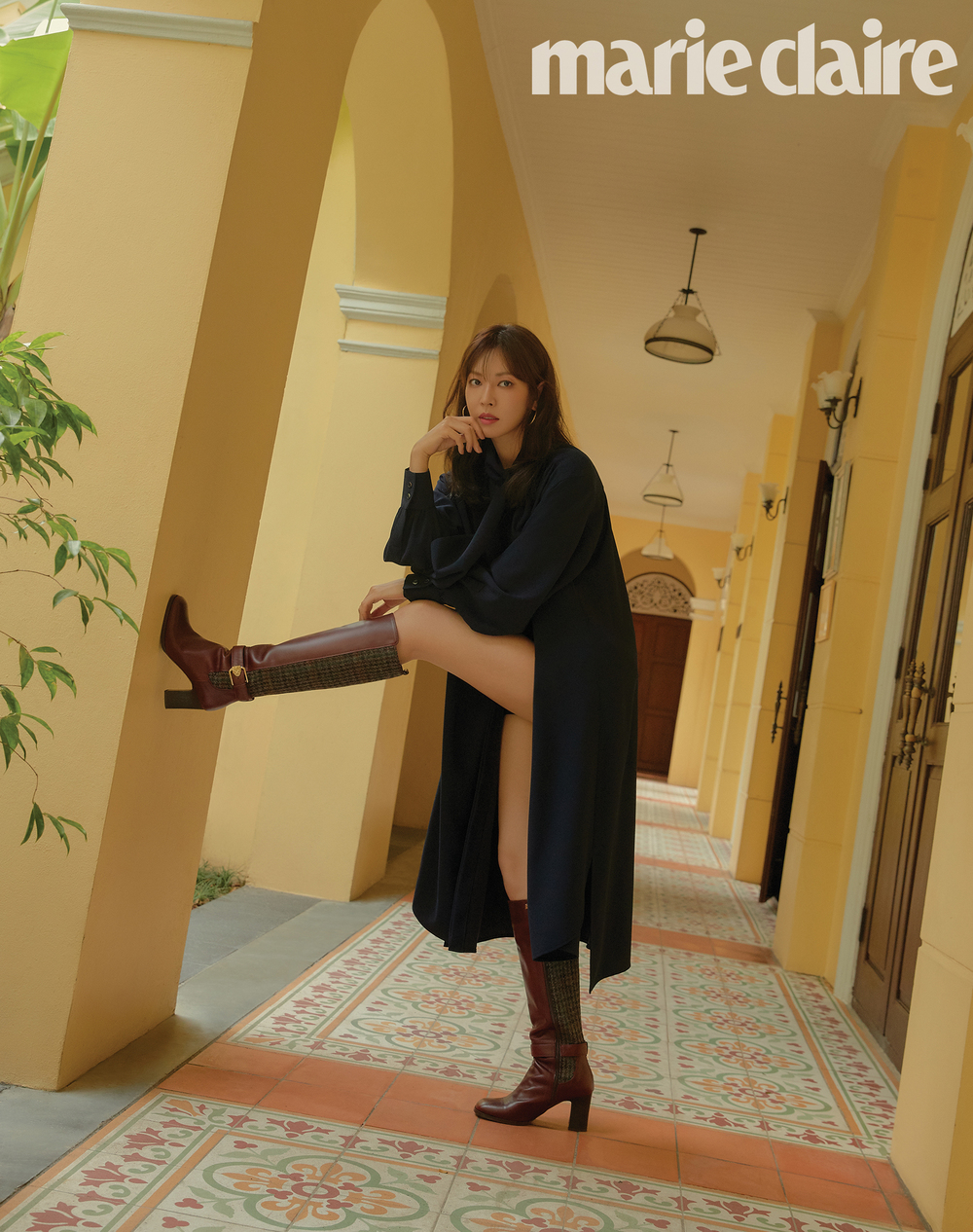 Kim So-yeon showed off his provocative charm.KBS 2TV Weekend Drama My most beautiful daughter in the world, actress Kim So-yeons Marie Claire pictorial Chuka cut, which was loved by Kang Mi-ri, was released on October 29th.Kim So-yeon, who had a hot portal on October 28, completed the elegant picture of Actor Kim So-yeon with a deeper and alluring look in the added picture.In particular, Kim So-yeon is the back door that showed off the charm of the original Hwa-gu by completely digesting the bold pose that he had not seen in the meantime as well as the alluring and elegant mood.bak-beauty
