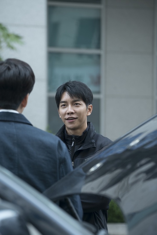 <p>Last week in the theater to literally shock the Volk was, ‘Vagabond’of The city shooting your the cut for release was.</p><p>SBS Gold review drama ‘Vagabond(VAGABOND)’(pole device, young-Cheol Kyung Yi/rendering type recognition) the last 12 times that Lee Seung-gi, the drain such as NIS agents and Jung Man-sik, a maximum season of chasing and being chased the vehicle chase you, the extreme confrontation belongs to The city total price, including throughout the best viewership 13. 3%(the Nielsen Korea nationwide standard)is recorded. Advertising officials of the main judgment, but the goal 2049 viewership in the top 5. 8% history, this day in the broadcast terrestrial and cable, and easily the whole # 1 spot in the sew steady. ‘Vagabond’last 9 on October 21, the first broadcast after 6 weeks of continuous full-to be No. 1 record to write out to a hot response that you are getting.</p><p>What than the last 12 times in the theater during the car delivery conditions(Lee Seung-gi), high street(for drainage)and with NIS elements with folk material type(Jung Man-sik) per day of indiscriminate shootings to avoid the road between the cars to juggle my delivery the box for the whole racing gang to, back give up day and The city in the middle towards gunfire bombardment, the blockbuster scale-grade action movie-like scenes containing him.</p><p>Broadcast after the end of the domestic and foreign viewers reaction too was hot. Viewers “screen with a game lumbosacral one of the”, “This is just an action movie game”, “these people create drama I made the film I”, “the thrill of the best suspense best pleasure the best and really the best! Crazy!”, “In this quality drama to it. I will”, “this is a forced fast track to becoming a” “already part 4 I left you! 16 is too short!” Such as reactions poured out that. This is like a ‘Vagabond’is the action the info Melo blockbuster that the work of identity clearly depicts a ‘different drama’What is not properly prove out.</p><p>In this regard Lee Seung-gi - drainage - the divine - the Jung Man-sik - Shin Seung-Hwan - Jang Hyuk photo - Max Steel and the body is not rolled unfolds, The city shooting some undisclosed public way eye-catching. First, Lee Seung-gi is on the scene arrived early for the body to unwind the tension and dusting himself off, and Actors, this arrived first daily massage with tenderness as strengthen vision. Also cut and camera at the same time to yourself and your colleagues shot of the overall monitoring responsibility over aspects all feel was.</p><p>Drainage is not unique to smile as the scene of the ‘human vitamins’and took an active part. As well as with the male Actors surpass fast running skills and not that strong body into the action scenes of the Vanguard, active in, both the tongue of my all him.</p><p>The scenes mood maker through the divine help is with actors, crew and the conversation and smiles are also shot there once simple expressions buds change as new admiration pour it were. Also violent action to repeat and the tension this fall if peers etc on the floor as something of a cheer-handed here.</p><p>Jung Man-sik is a performance, and bad writing even turned on the camera only if V it is a playful force as the scene laughter is made, and Jang Hyuk is heavy handcuffed the situation from uncomfortable to one not enthusiastically shooting at random. Max Steel role extreme weight expressionless murder weapon image, unlike the gums in full bloom and laugh, a person with a great smile of fatigue begin to wash away.</p><p>Manufacturer Celltrion the entertainment side are “Actors of the instructions no passion and sticky teamwork without never born were not able to think,”few days “have been tough, but a high paced and energetic scene birth I glad to”I said.</p><p>Meanwhile Minhang airliner crashed in the accident involved a man concealed the truth hidden in the huge country we need to dig that info-action Marshmallow ‘Vagabond’ 13 times ‘for the United States for Puerto Rico Baseball evaluation version as’coming due 11 November in 1, results open, after coming 11 September in 2 days will be broadcast</p>