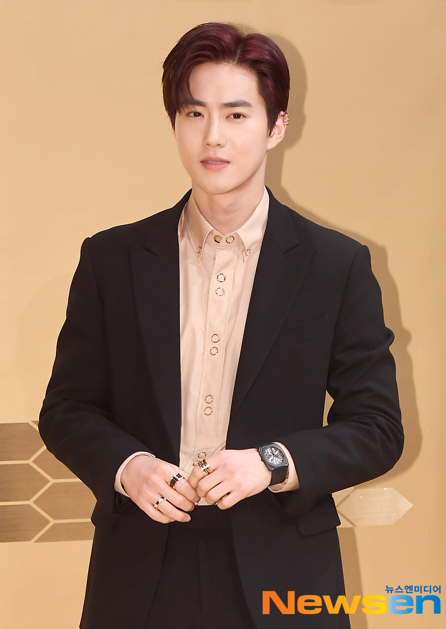 EXO Suho attended the photo wall commemorating the launch of the Bulgari Iconic Watch Serpenti Sedutori held at the wave of Jamwon-dong, Seoul Seocho District on the afternoon of October 28th.Jung Yoo-jin